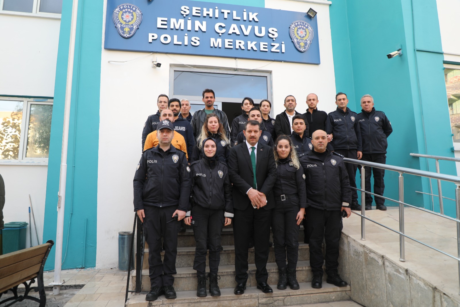 Vali Salih Ayhan, Polis Uygulama Noktası ve Şehitlik Polis Merkezi Amirliği’ni Ziyaret Etti