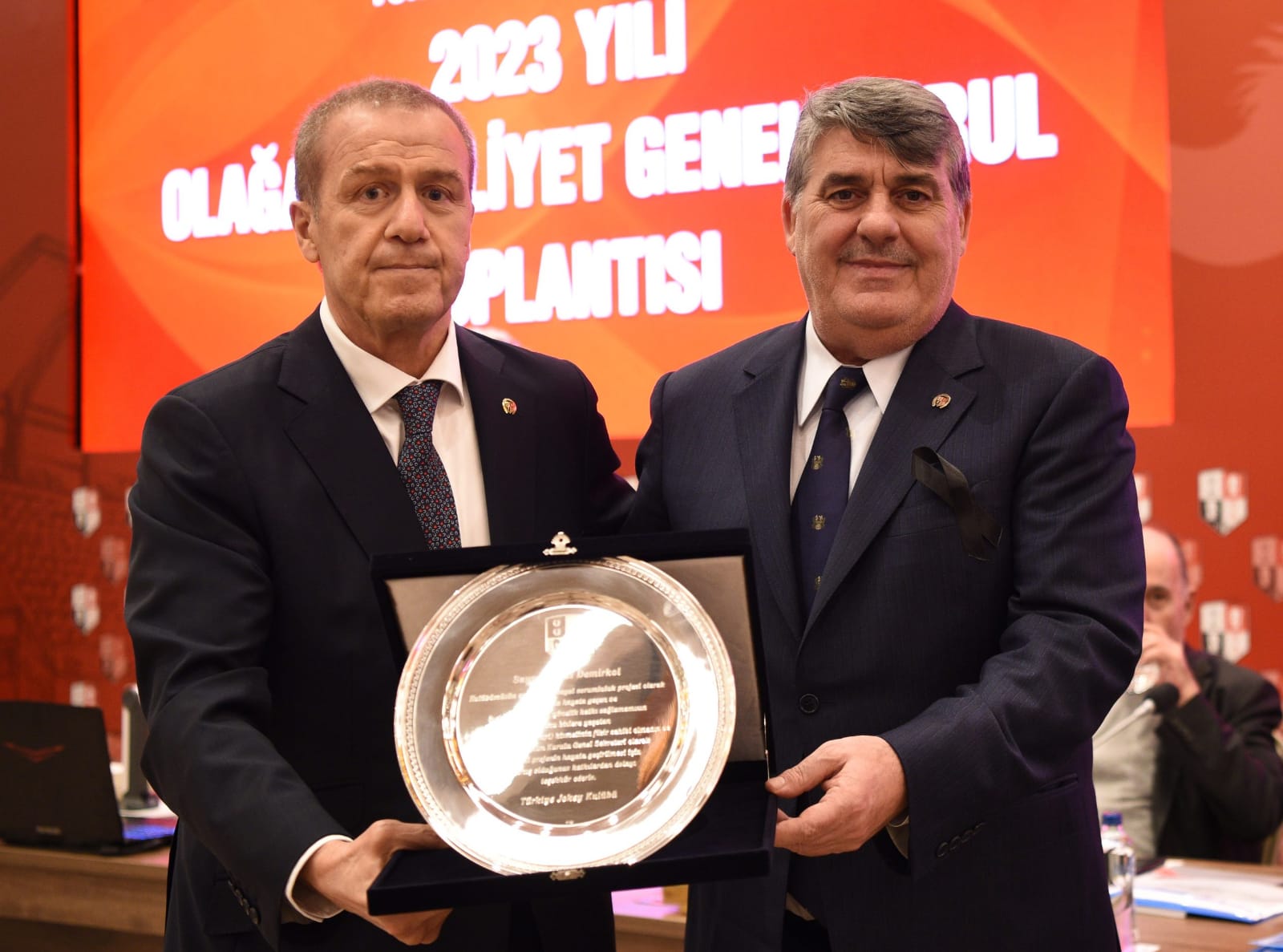 Şanlıurfalı işadamına plaket