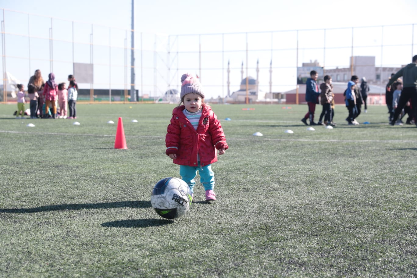 ŞANLIURFA BÜYÜKŞEHİR’DEN DEPREMZEDE ÇOCUKLARA SPORLA PSİKOLOJİK DESTEK