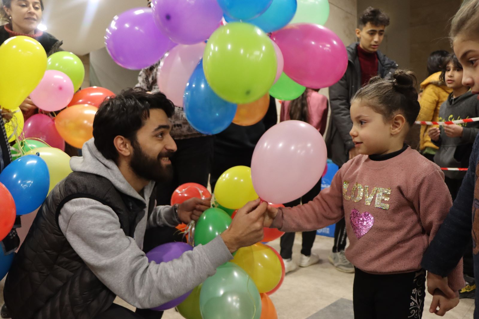 ‘ÇOCUKLAR GÜLSÜN DÜNYA GÜLSÜN’ PROJESİ