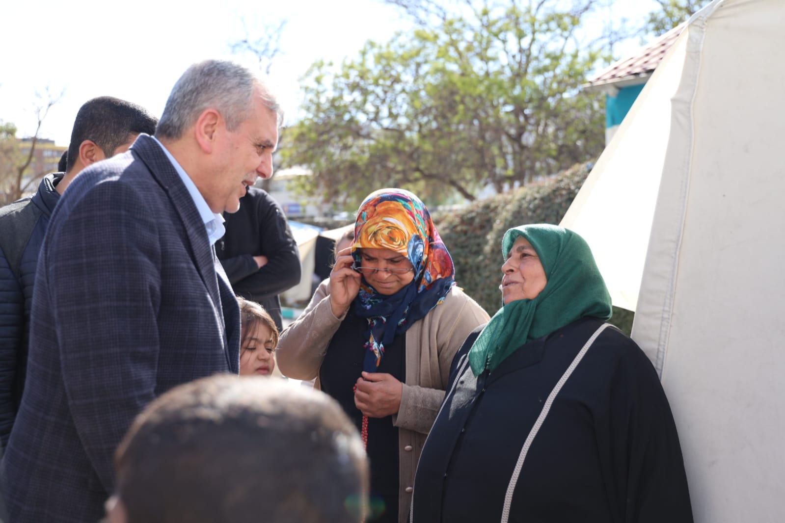 BAŞKAN BEYAZGÜL’DEN DEPREMZEDELERE ZİYARET