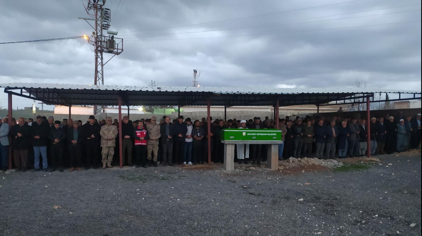 Birecik Kaymakamı Kadir Duman ve Bozova Kaymakamı Akın Oruç, Emin Ergün’ün Cenaze Törenine Katıldı