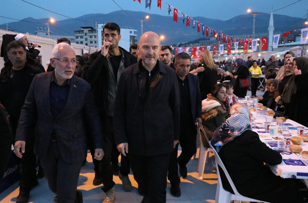 İÇİŞLERİ BAKANI SÜLEYMAN SOYLU İSKENDERUN KONTEYNER KENTTE DEPREMZEDELERLE İFTAR YAPTI