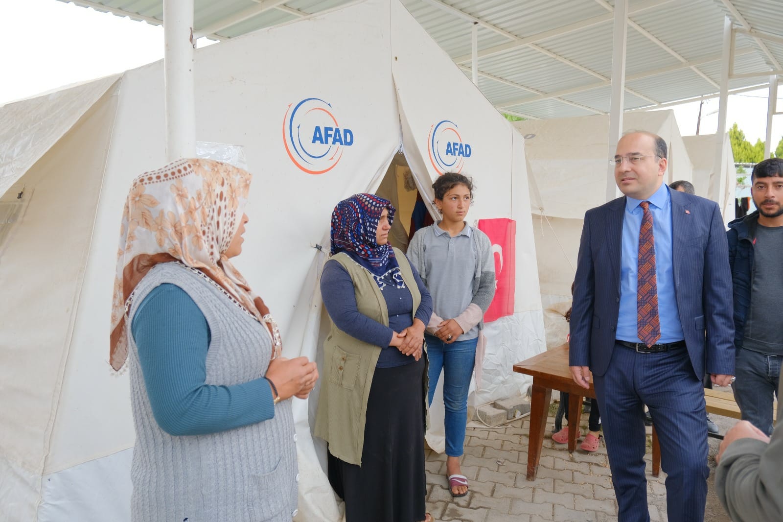 Kaymakam Kadir Duman Çadır Kalan Depremzedelerle Bayramlaştı