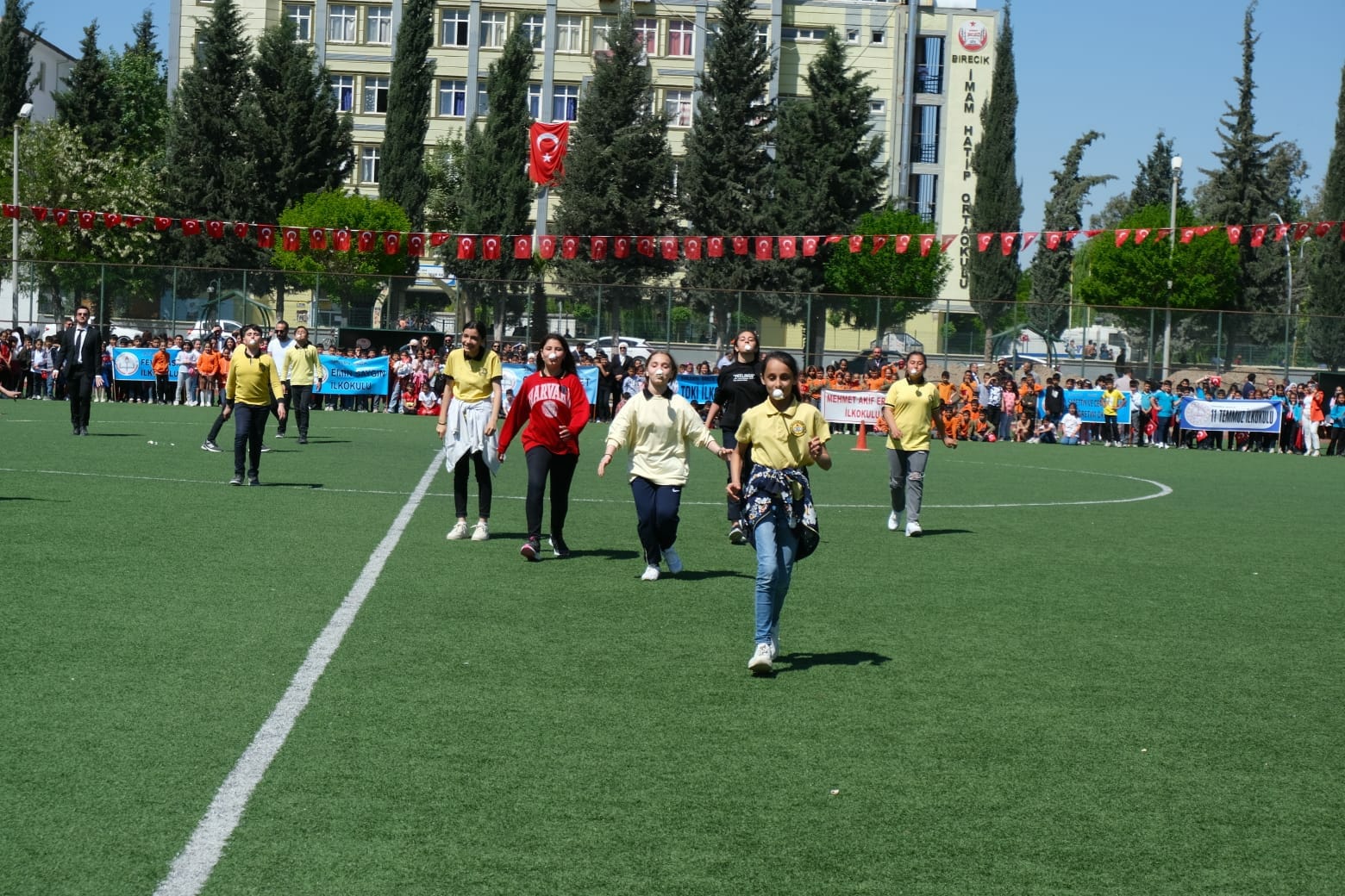 23 NİSAN ÇOCUK BAYRAMI BİRECİK’TE ETKİNLİKLERLE KUTLANDI