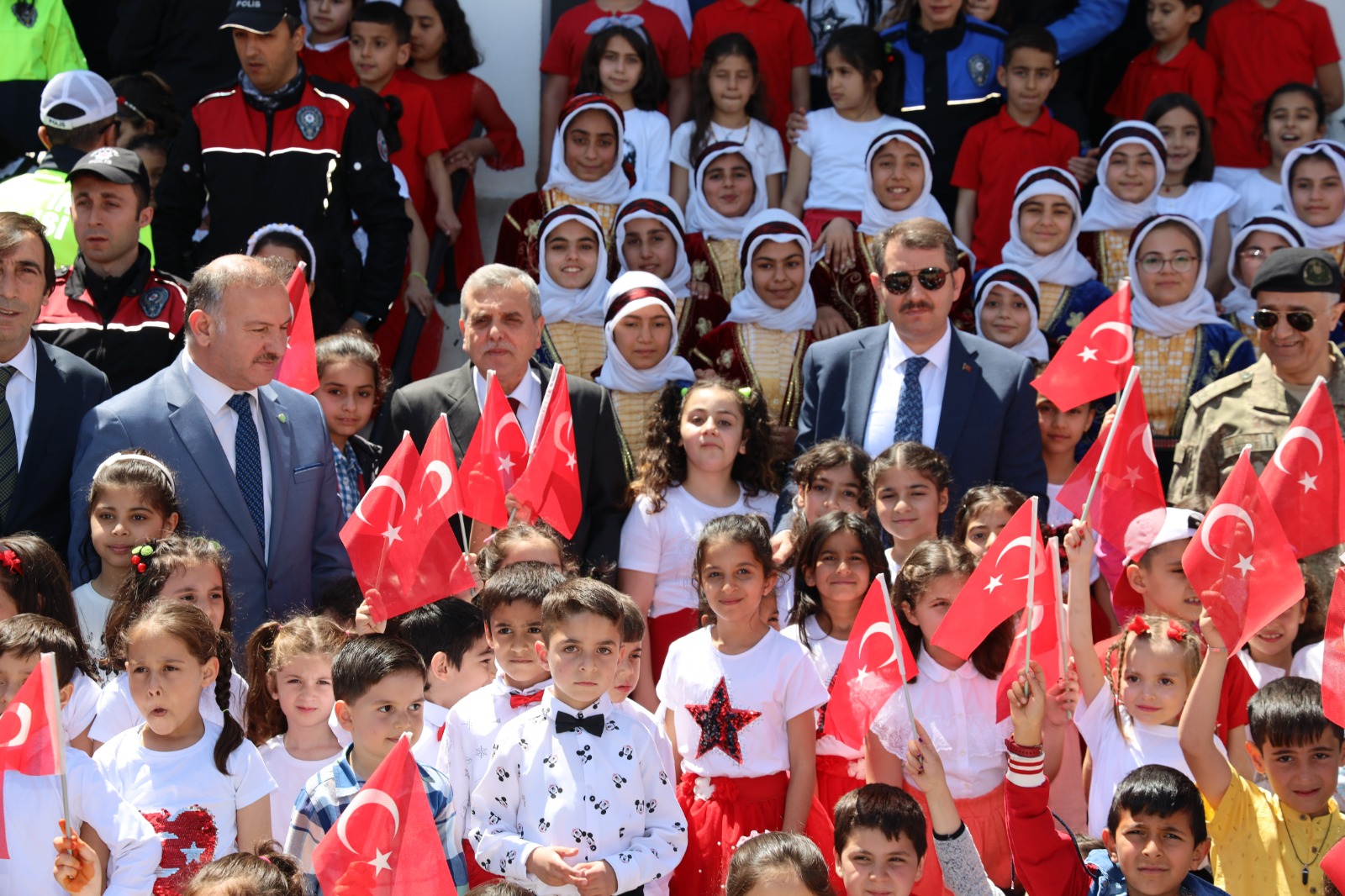 BAŞKAN BEYAZGÜL, ‘’SEVGİNİN MERKEZİNDE ÇOCUKLAR VAR’’