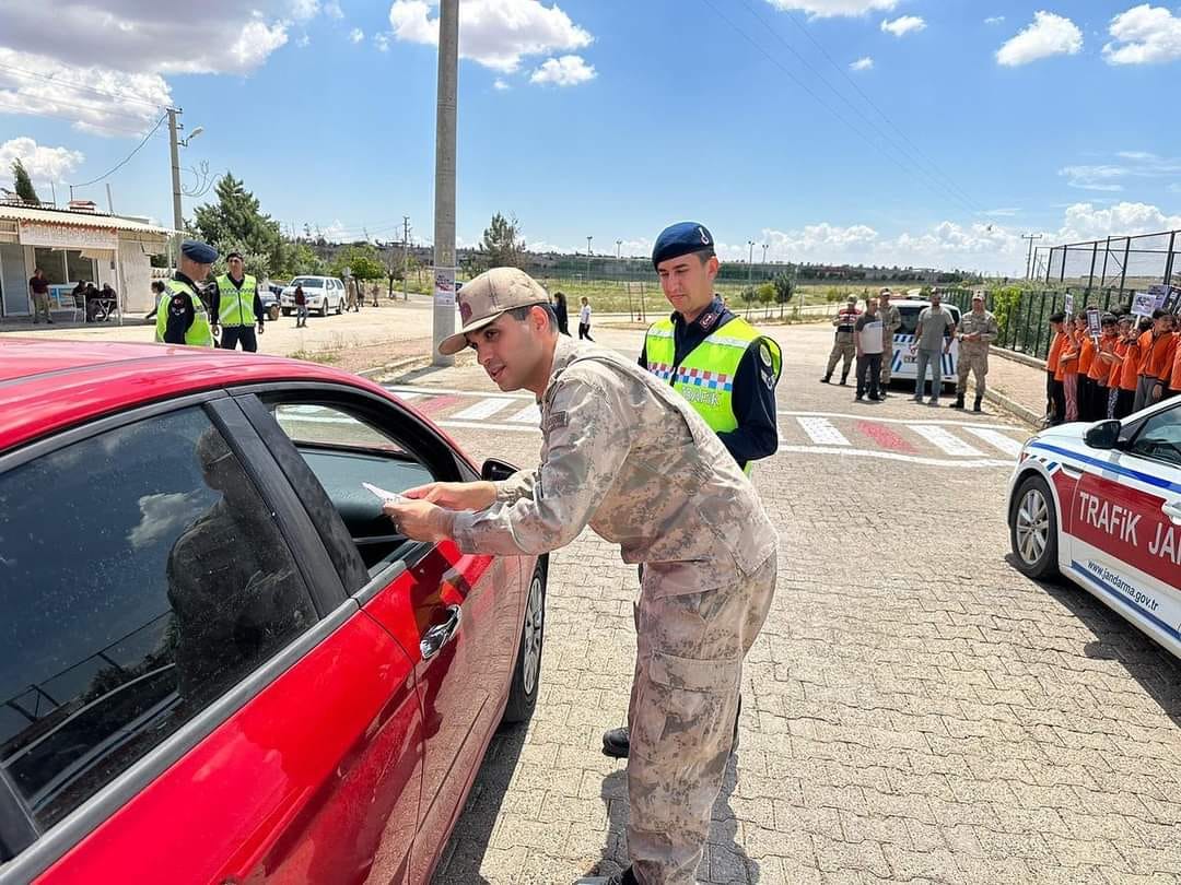 Halfeti’de Trafik Haftası Kapsamında Denetim ve Sürücülere Bilgilendirme Yapıldı