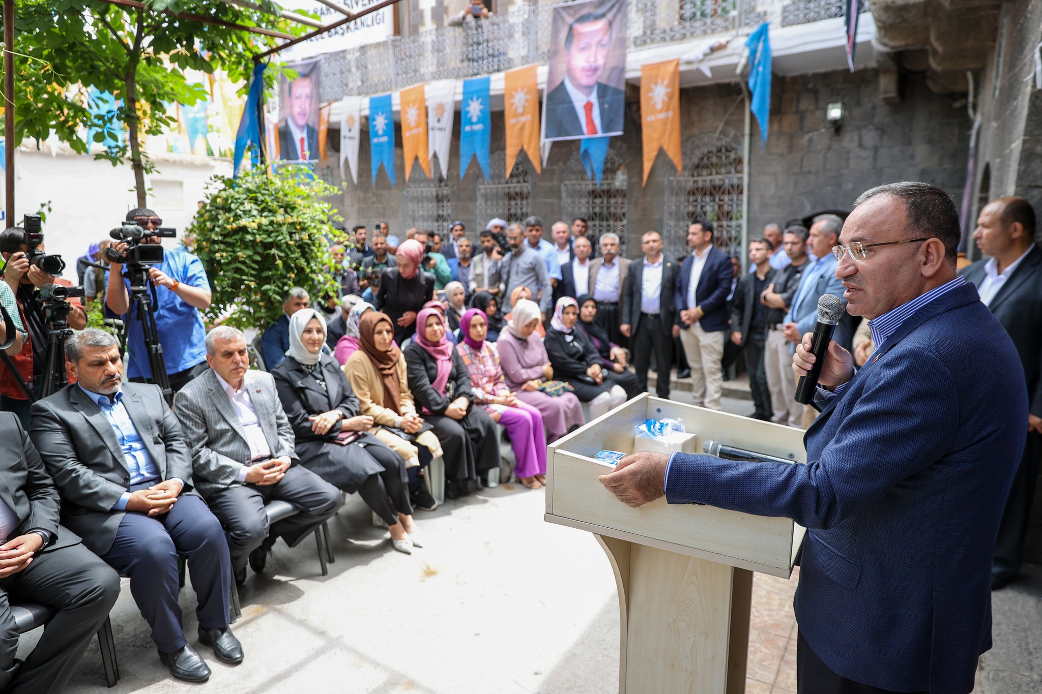 Bozdağ AK Parti Siverek İlçe Başkanlığını ziyaret etti