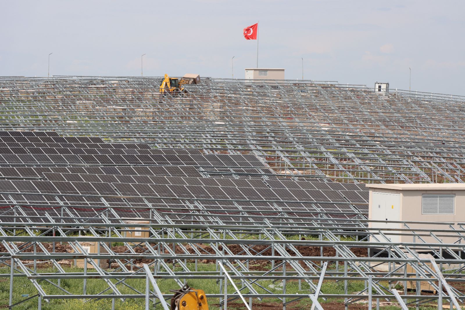 BAŞKAN BEYAZGÜL MÜJDEYİ VERMİŞTİ GÜNEŞ TARLALARI ARTIYOR