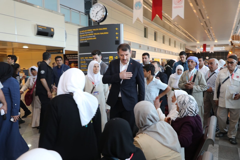 Şanlıurfa’da Hacca Giden İlk Kafileyi Vali Salih Ayhan Uğurladı