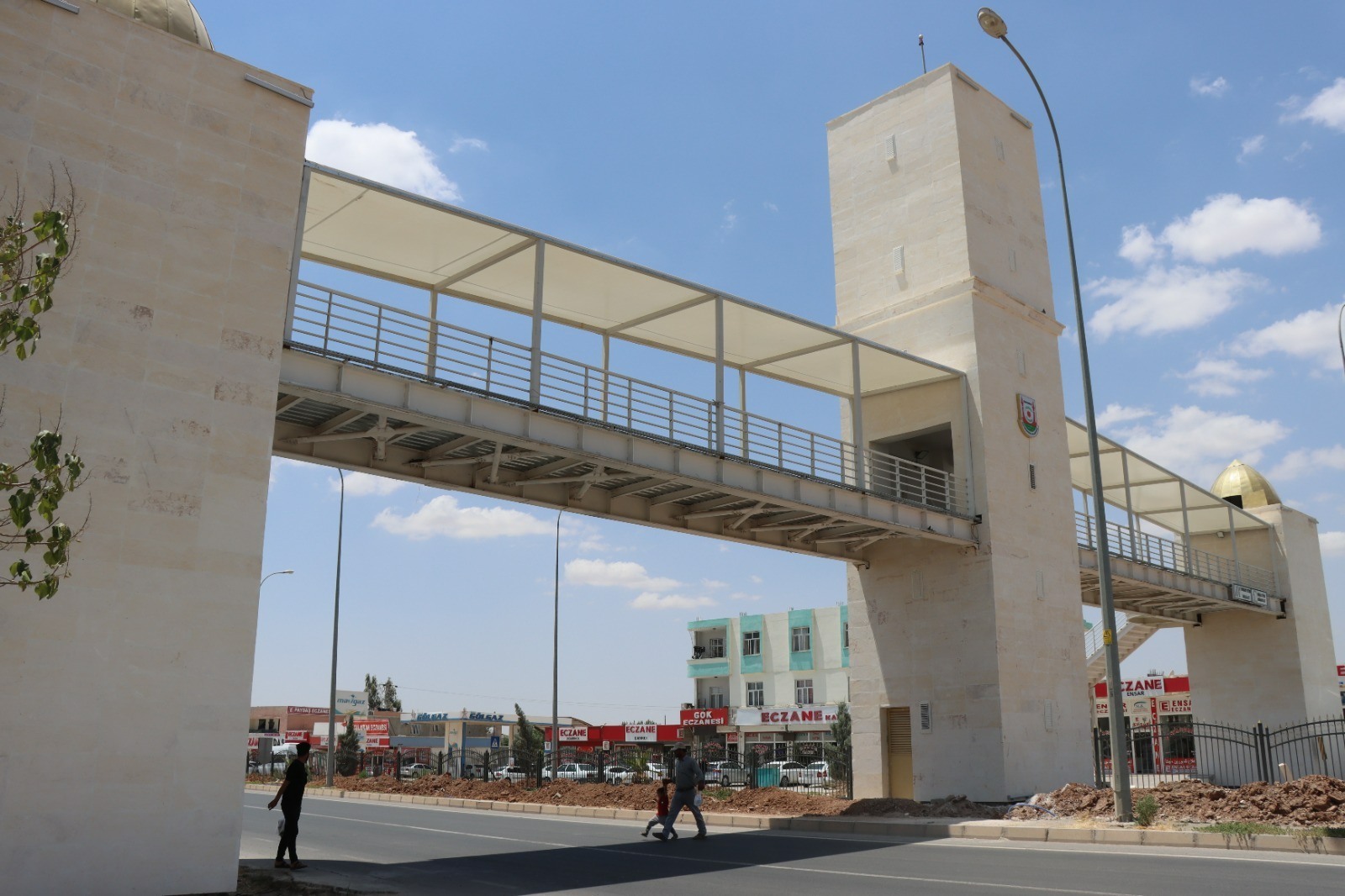 BÜYÜKŞEHİR BELEDİYESİ’NDEN AKÇAKALE’YE MODERN ÜST GEÇİT