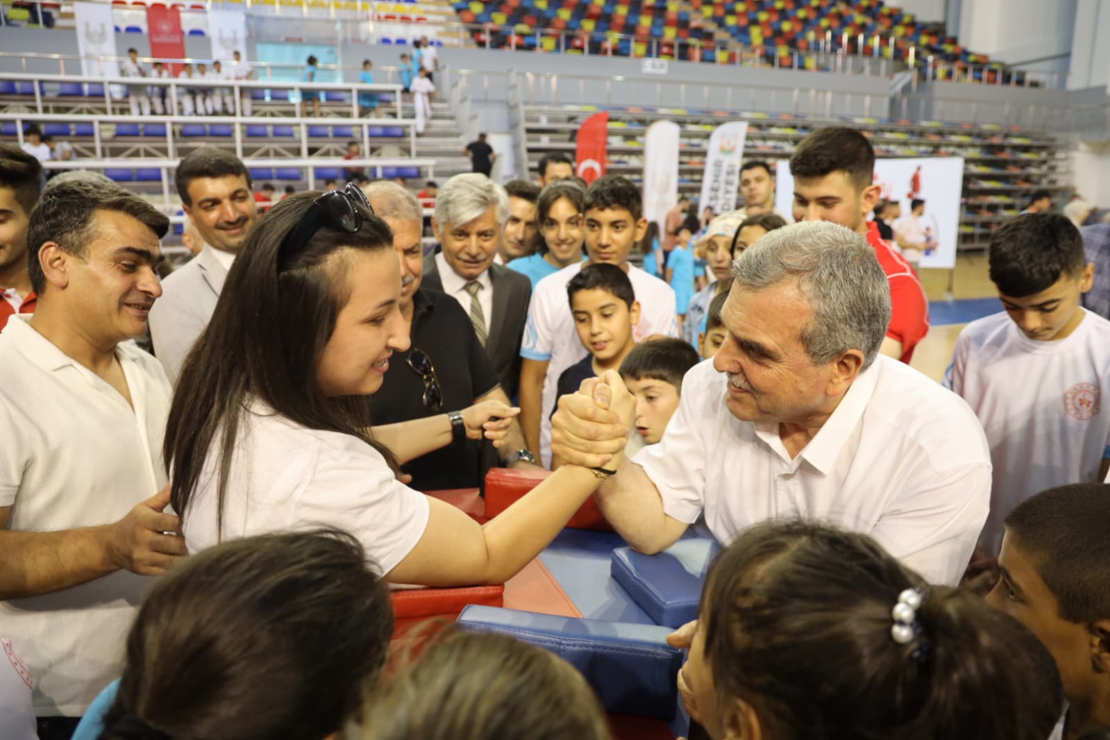 BAŞKAN BEYAZGÜL, ‘GENÇLER İÇİN DURMAK YOK, YOLA DEVAM’’