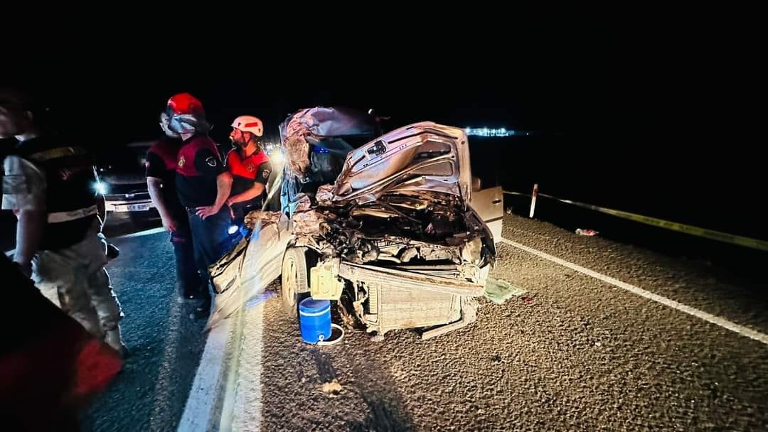 Birecik Arat dağı mevkiinde trafik kazası: 1 ölü, 3 yaralı