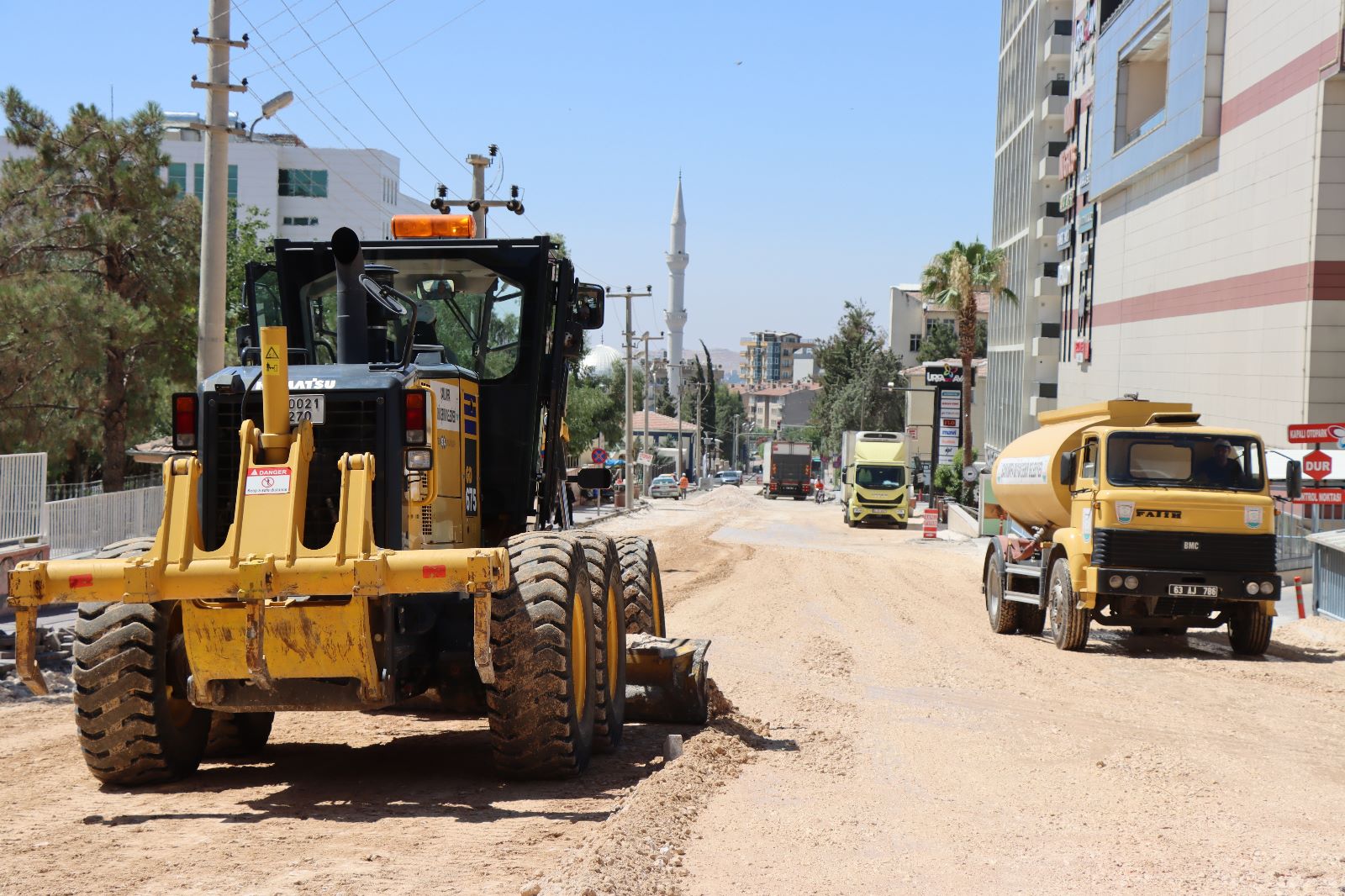 ŞANLIURFA BÜYÜKŞEHİR’DEN DEFORME OLAN YOLLARDA SİL BAŞTAN DÜZENLEME