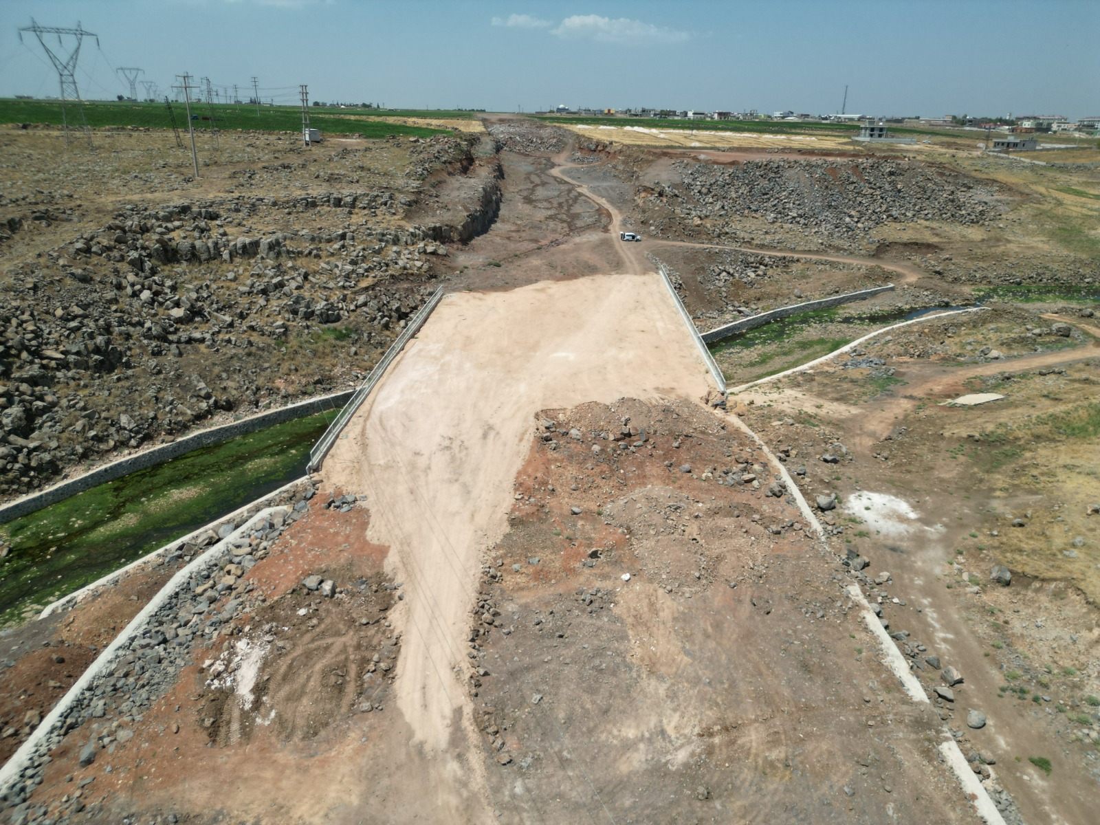 ŞANLIURFA BÜYÜKŞEHİR’DEN VİRANŞEHİR’DE YOL ÇALIŞMASI