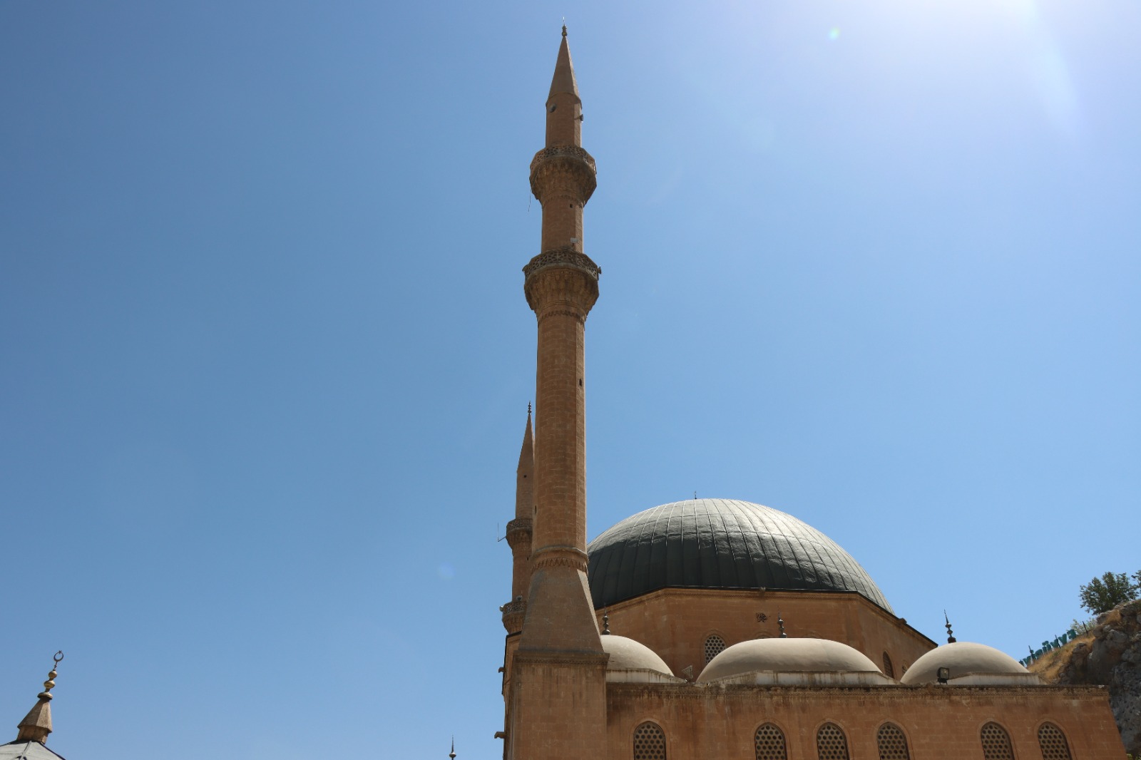 ŞANLIURFA; DERGAH CAMİ MİNARESİNDE ONARIM ÇALIŞMASI TAMAMLANDI