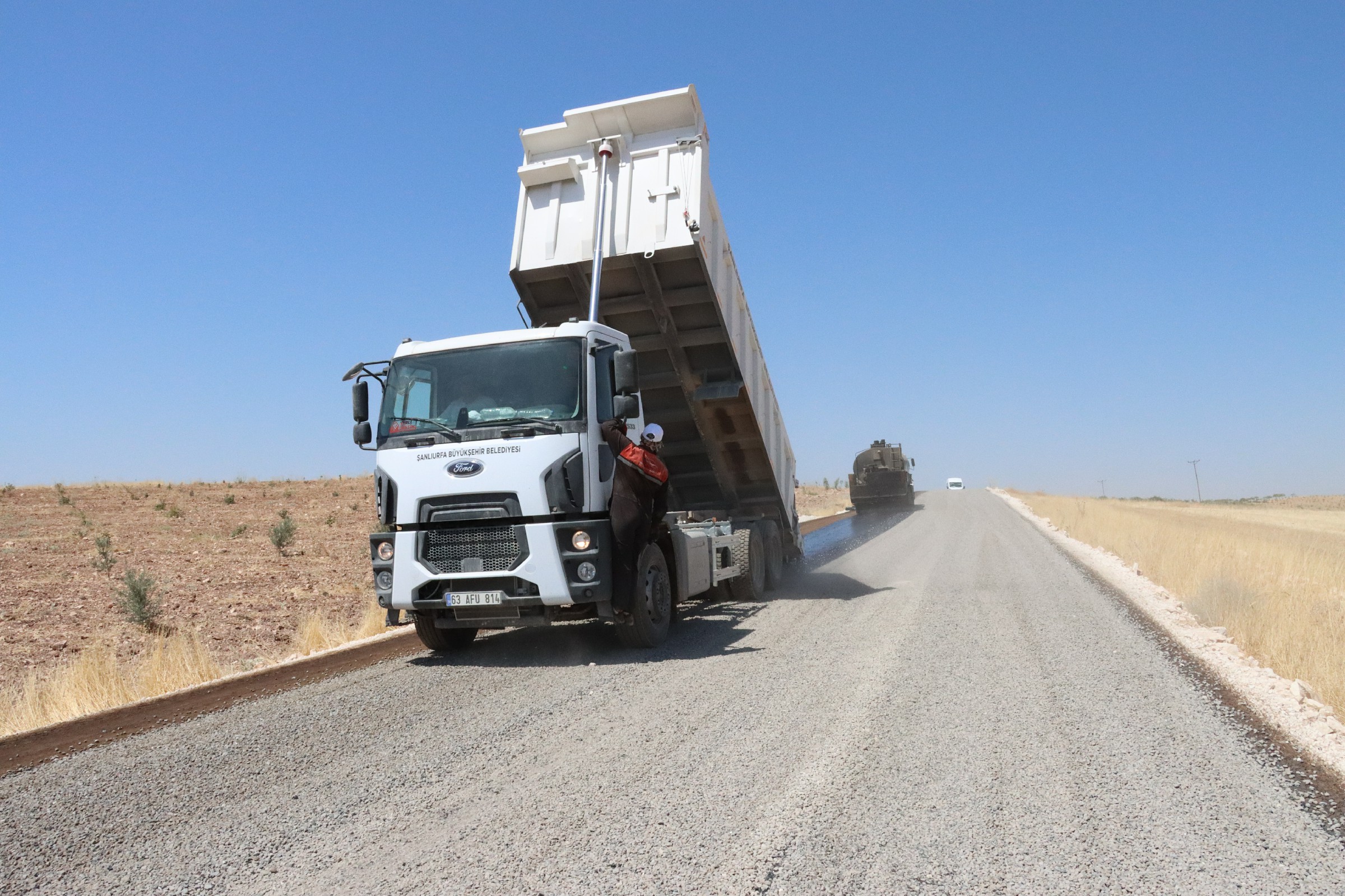 ŞANLIURFA BÜYÜKŞEHİR’DEN KIRSALDA HİZMET ATAĞI