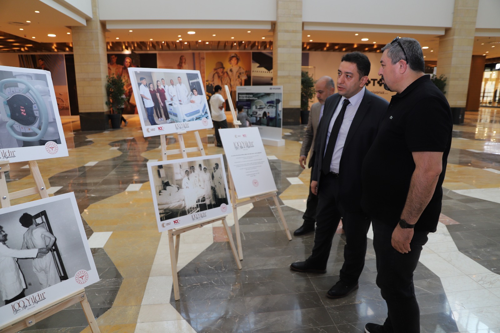 Şanlıurfa İl Sağlık Müdürlüğü’nden ’100 yıldır Aynı Aşk ve Heyecanla’ temalı resim sergisi.