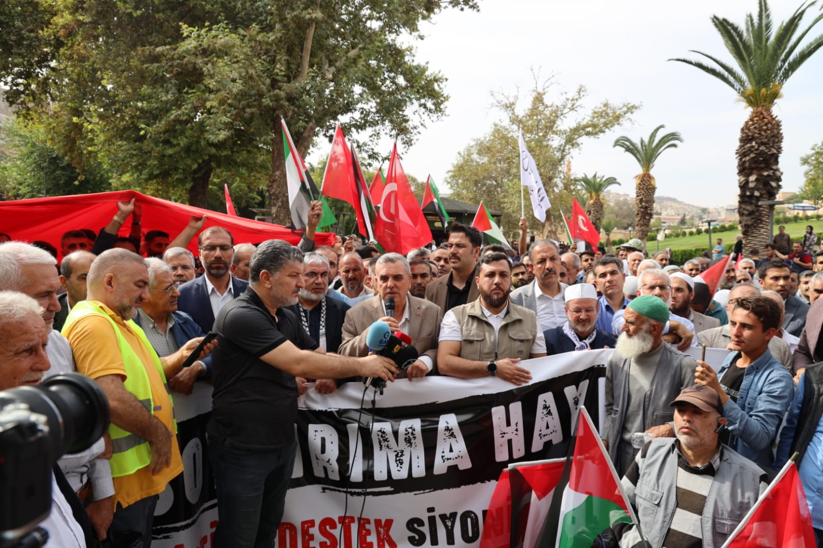 BAŞKAN BEYAZGÜL; “FİLİSTİN VE GAZZE’DE İNSANLIK ÖLÜYOR”