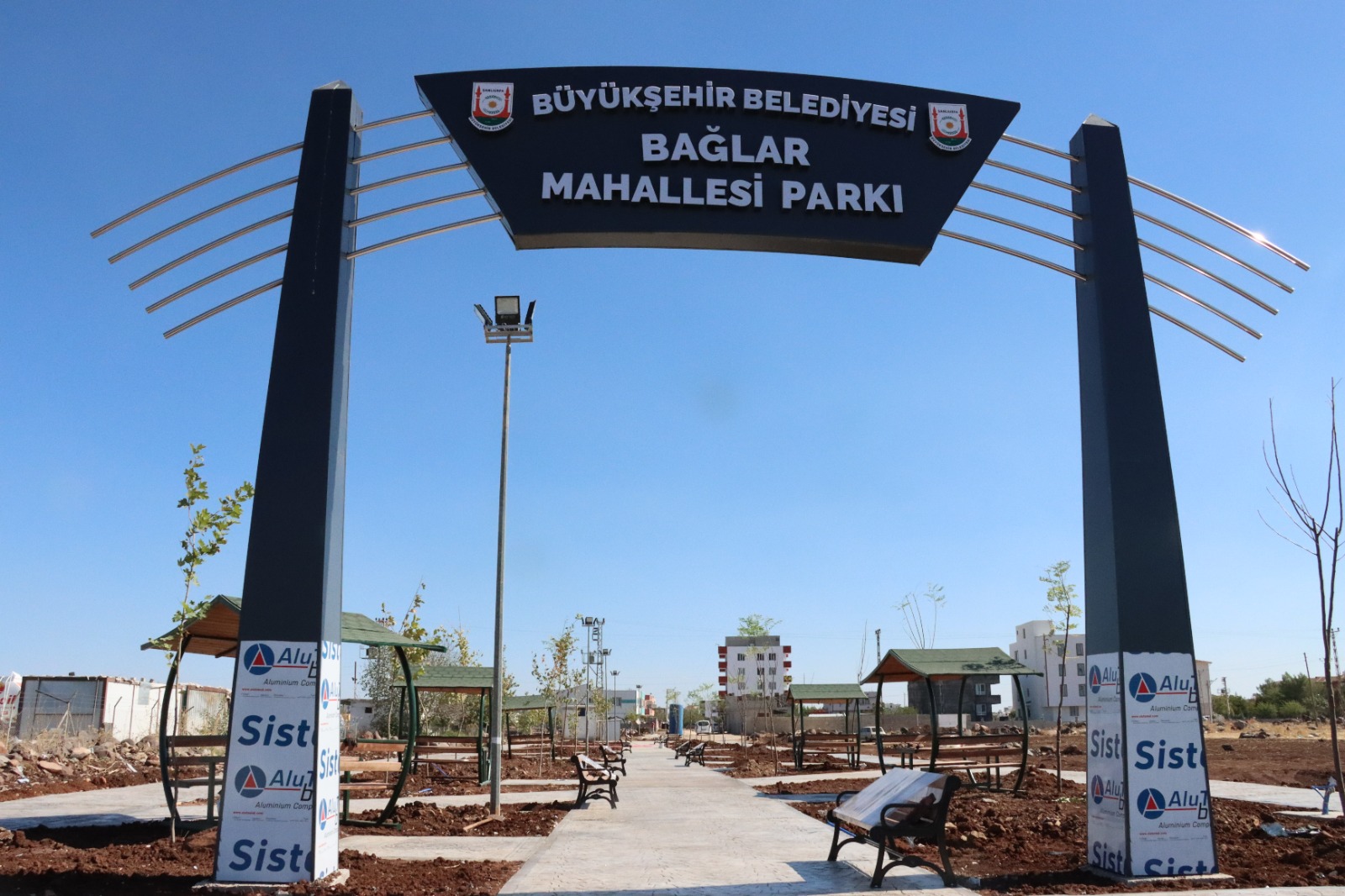 ŞANLIURFA BÜYÜKŞEHİR BELEDİYESİ’NDEN SİVEREK İLÇESİNİN 3 FARKLI NOKTASINDA PARK ÇALIŞMASI