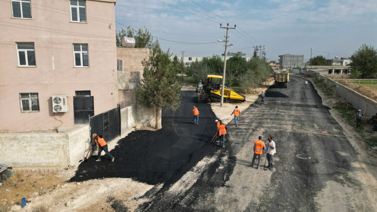 ŞANLIURFA BÜYÜKŞEHİR’DEN SURUÇ İLÇESİNDE ASFALT ÇALIŞMASI