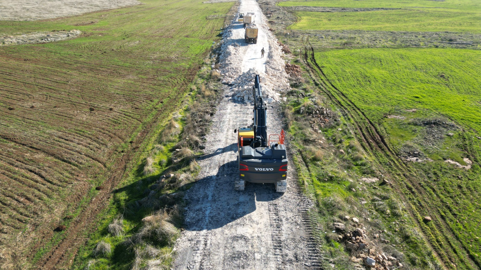 ŞANLIURFA BÜYÜKŞEHİR’DEN KIRSAL’DA YOL ÇALIŞMASI