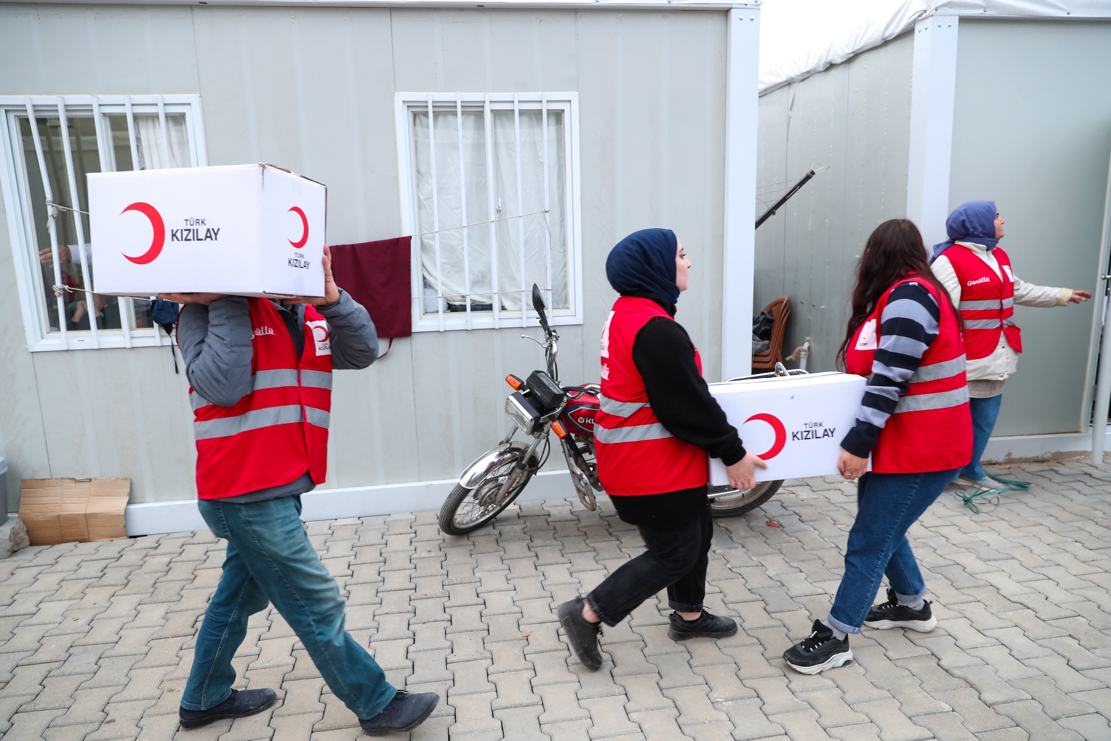 KIZILAY’DAN 1.2 MİLYON DEPREMZEDEYE KIŞ YARDIMI