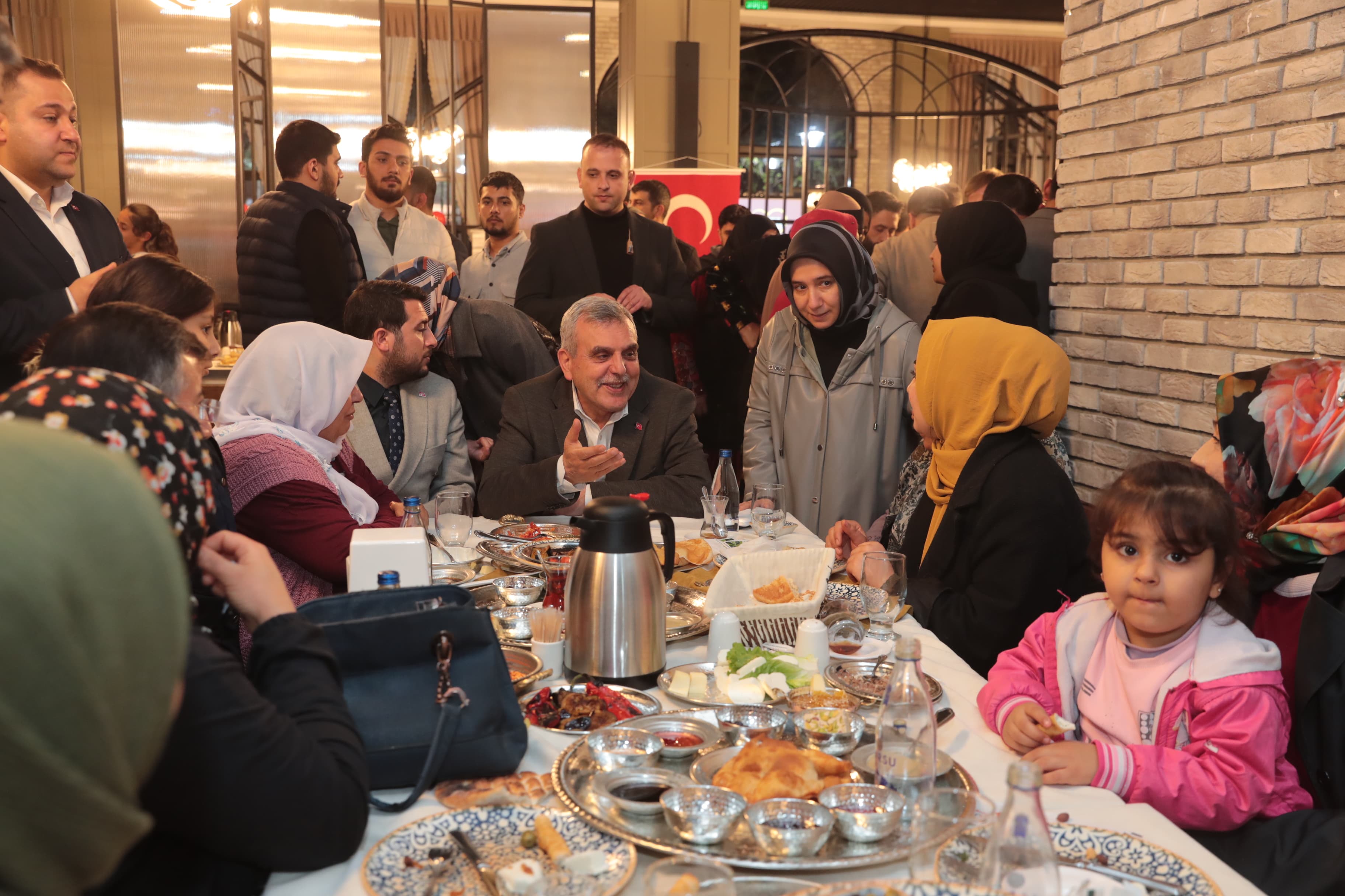 BAŞKAN BEYAZGÜL ŞEHRE KAZANDIRDI İLK SAHURU İHTİYAÇ SAHİPLERİYLE YAPTI