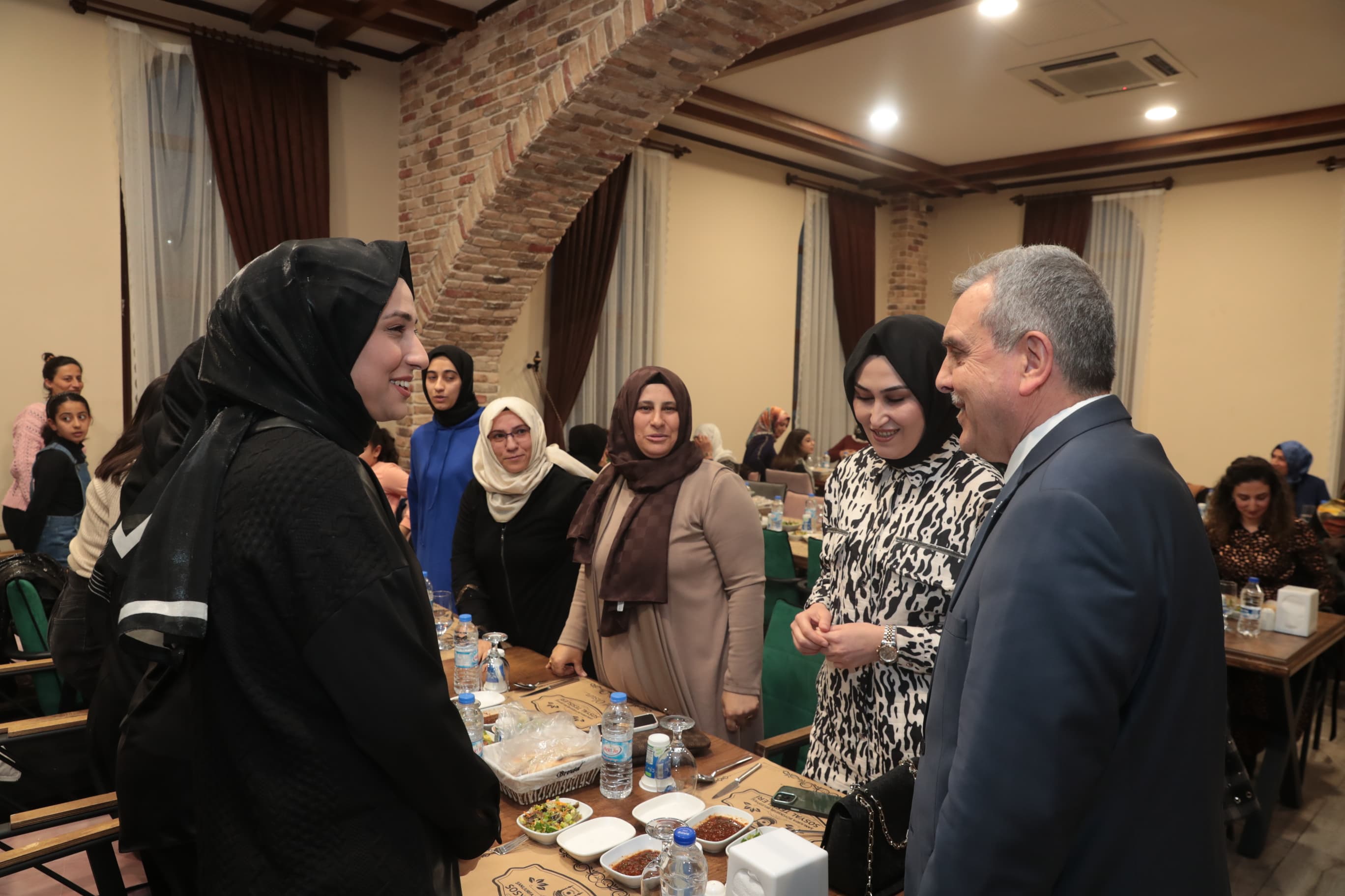 BAŞKAN BEYAZGÜL, YEŞİLAY GÖNÜLLÜLERİYLE BULUŞTU