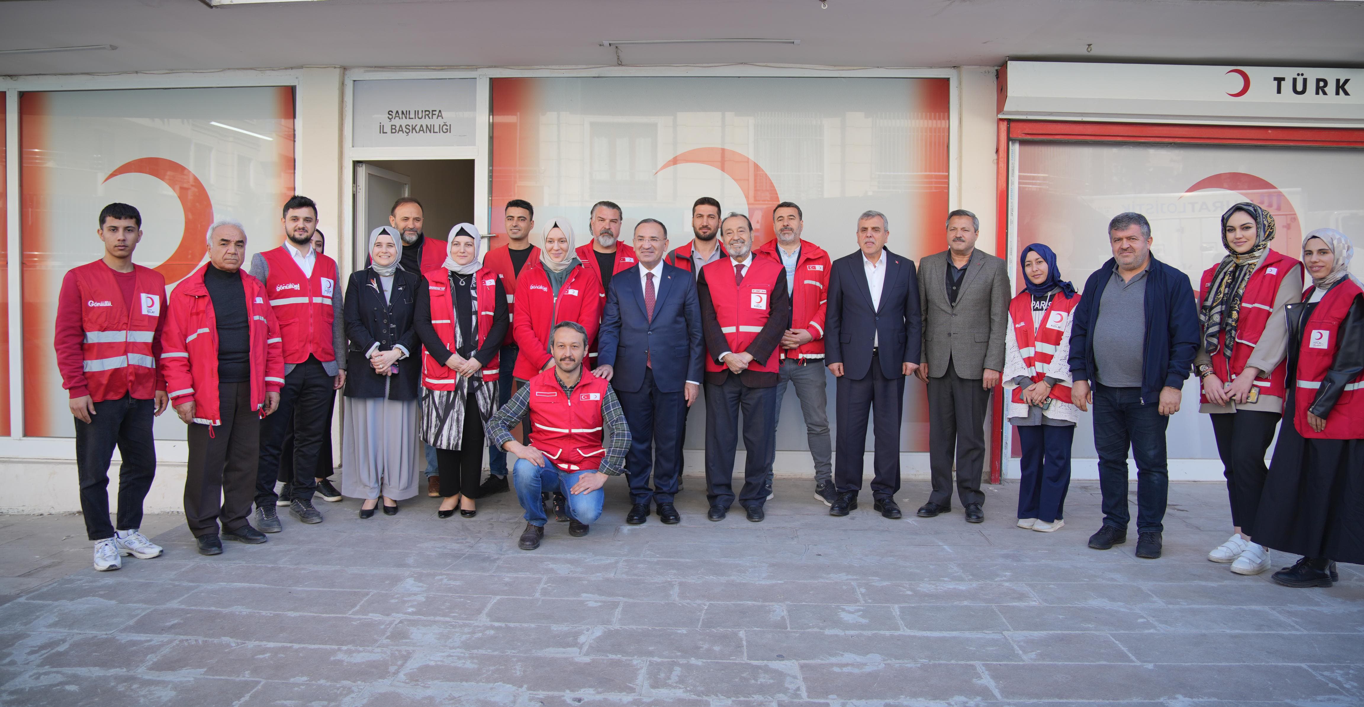 TBMM BAŞKANVEKİLİ BOZDAĞ VE BAŞKAN BEYAZGÜL’DEN KIZILAY ŞANLIURFA ŞUBESİNE ZİYARET