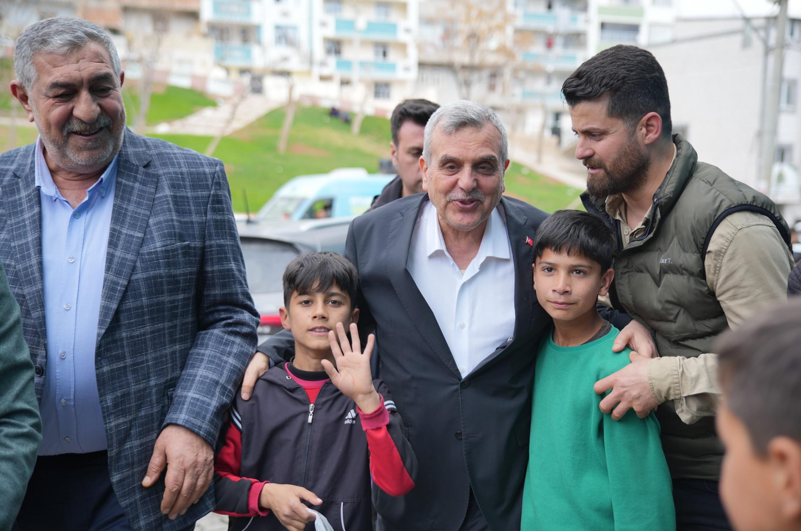 BAŞKAN BEYAZGÜL GÜNDÜZ ESNAF VE VATANDAŞ ZİYARETİNDE GECE DESTEK TOPLANTILARINDA