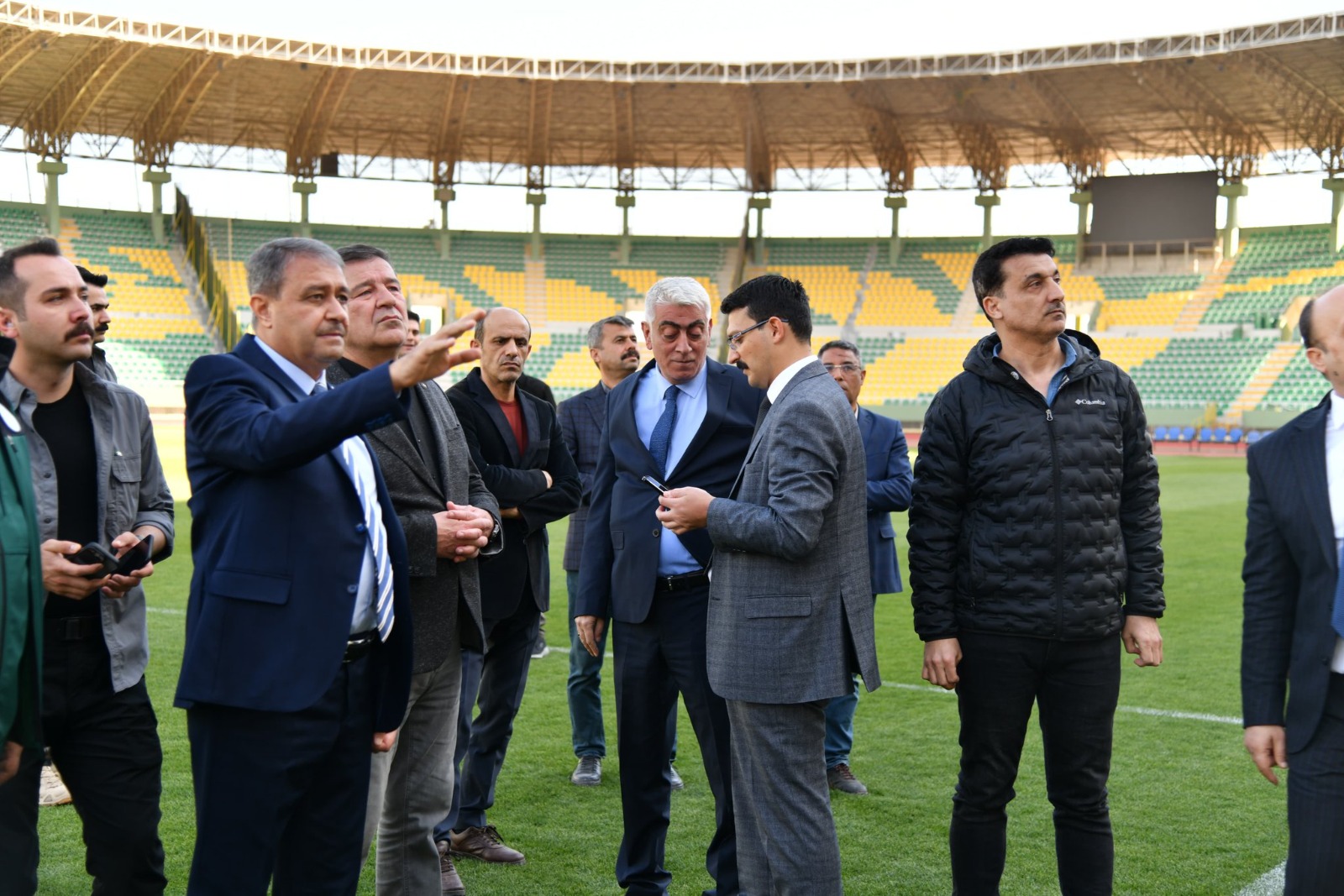 Vali Şıldak, 11 Nisan Stadyumu’ndaki Çalışmaları İnceledi