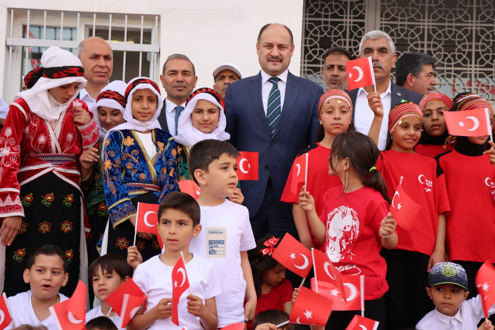 23 NİSAN ETKİNLİKLERİNDE BAŞKAN GÜLPINAR’A YOĞUN İLGİ