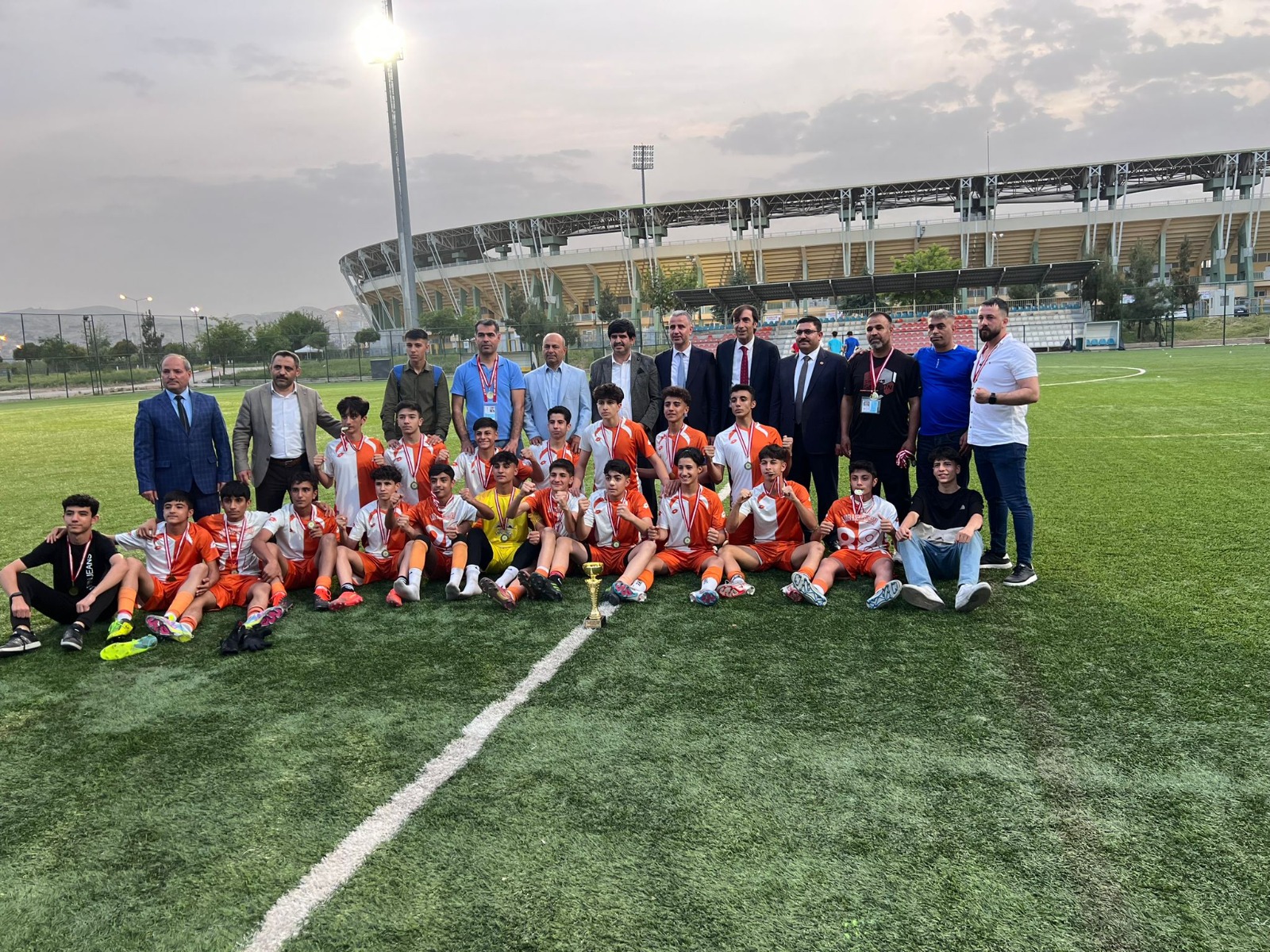 ŞANLIURFA BÜYÜKŞEHİR BELEDİYESPOR U-15 LİGİNDE ŞAMPİYON OLDU