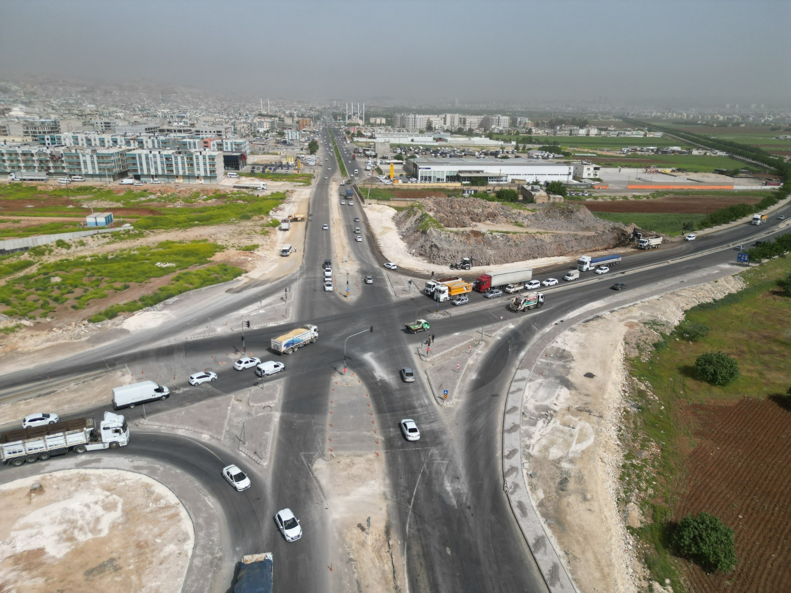 YENİCE KAVŞAĞINDA DÜZENLEME, YOL GENİŞLETME ÇALIŞMASI BAŞLADI