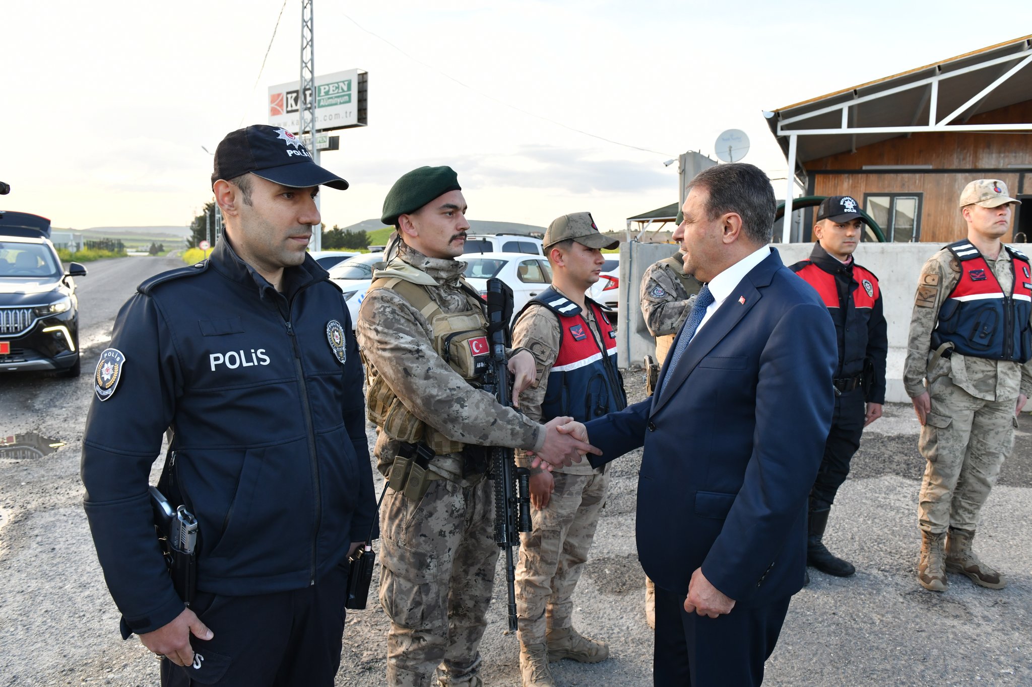 Vali Şıldak Bayramda Çalışan Görevlileri Unutmadı