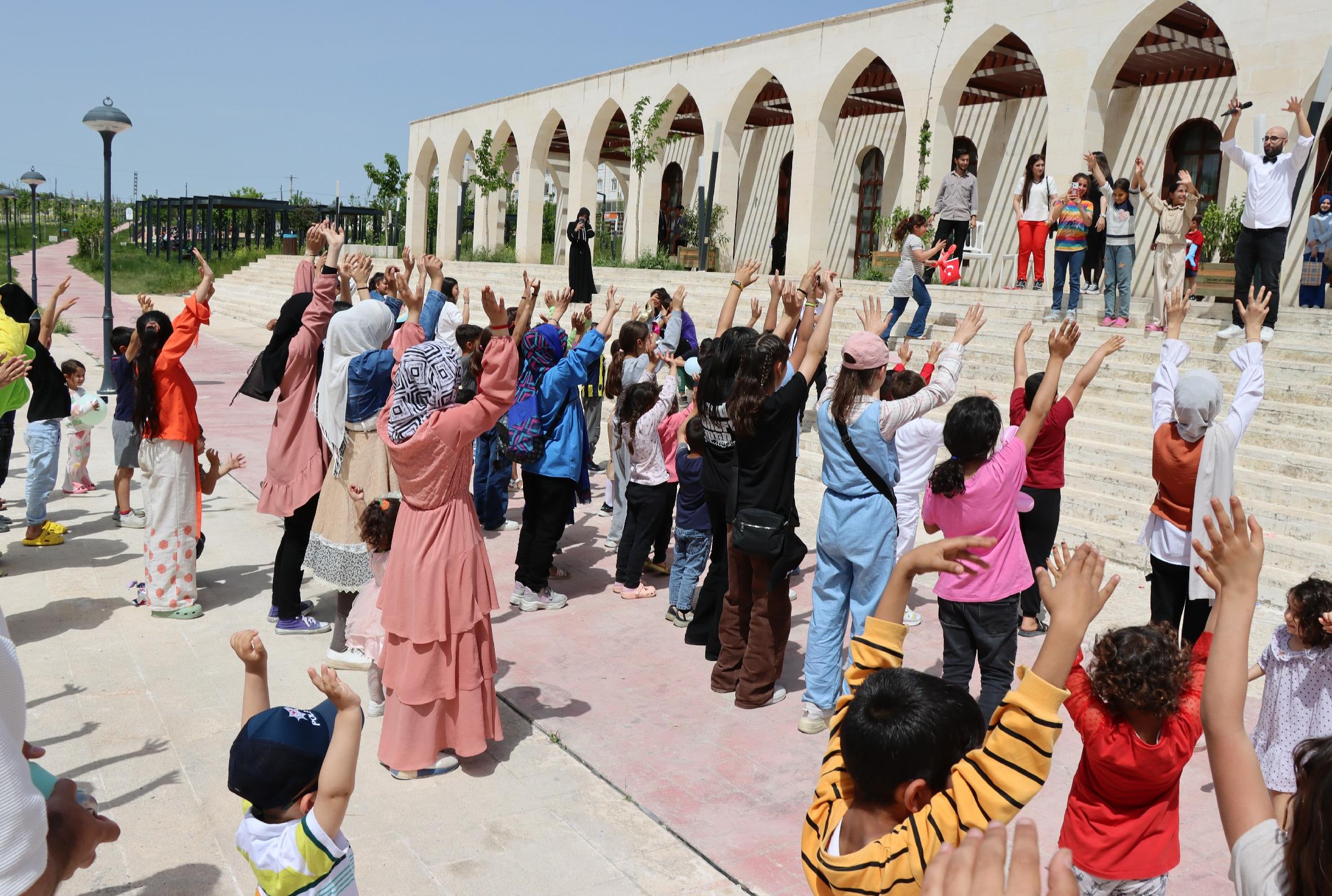 BÜYÜKŞEHİR’DEN ANLAMLI ETKİNLİK ÖZEL ÇOCUKLAR 23 NİSAN’DA GÖNÜLLERİNCE EĞLENDİ