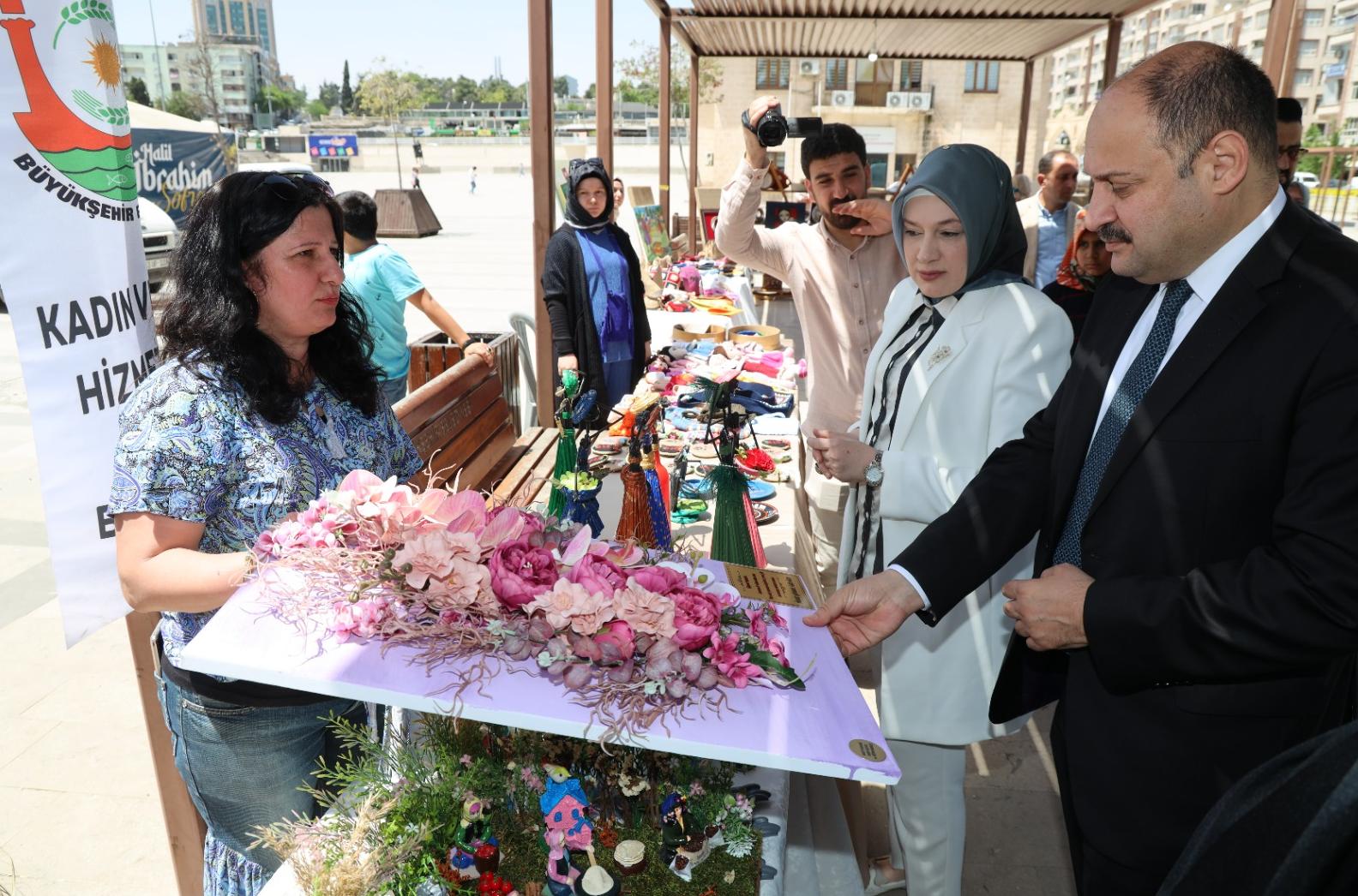 BAŞKAN GÜLPINAR, ANNELER GÜNÜ KERMESİNE KATILDI