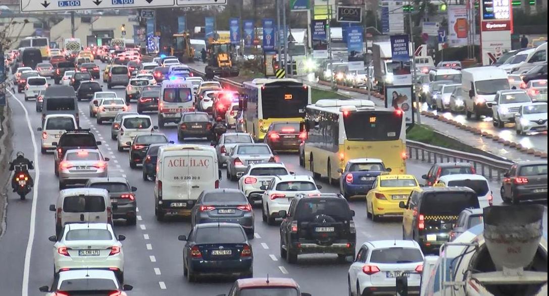 Şanlıurfa’da trafiğe kayıtlı araç sayısı nisan ayı sonu itibarıyla 305 bin 838 oldu.