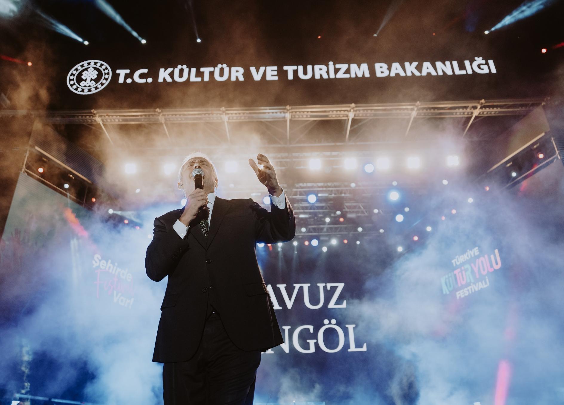 YAVUZ BİNGÖL İLE ŞANLIURFA’DA TÜRKÜ DOLU BİR GECE