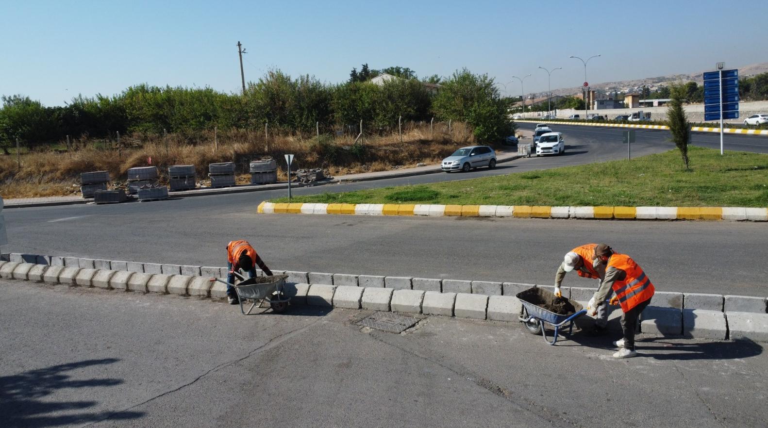 BÜYÜKŞEHİR’DEN FİDANCILAR CADDESİNDE KAVŞAK DÜZENLEMESİ