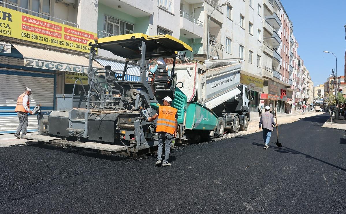 BÜYÜKŞEHİR’DEN VİRANŞEHİR’DE SICAK ASFALT ATAĞI