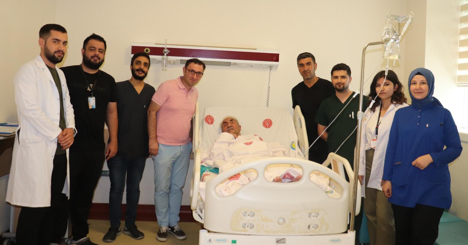 HARRAN ÜNİVERSİTESİ HASTANESİ’NDE 93 YAŞINDAKİ HASTAYA BAŞARILI ERCP OPERASYONU