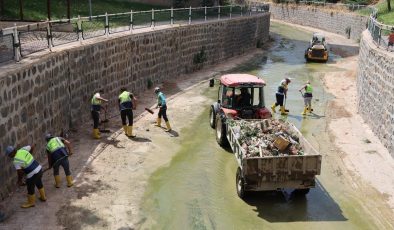 ŞANLIURFA BÜYÜKŞEHİR’DEN TAŞKIN DERELERİNDE KAPSAMLI TEMİZLİK