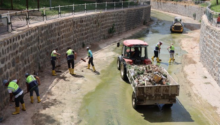 ŞANLIURFA BÜYÜKŞEHİR’DEN TAŞKIN DERELERİNDE KAPSAMLI TEMİZLİK