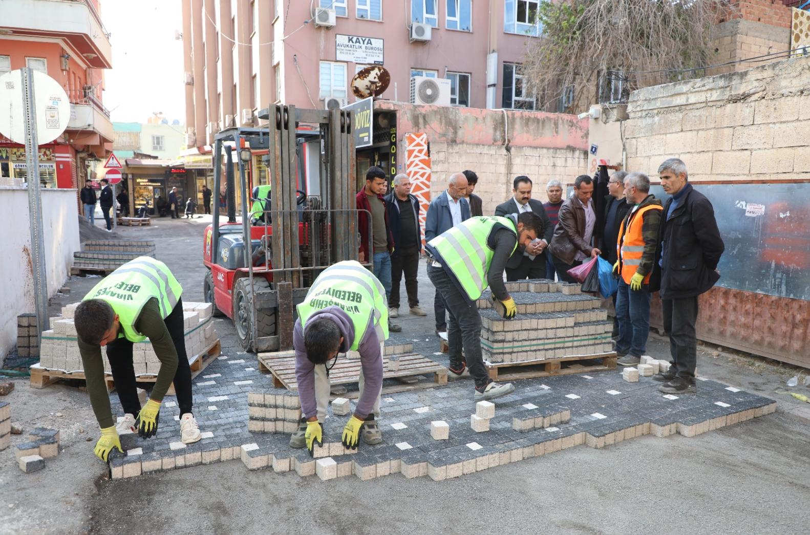 VİRANŞEHİR CADDELERİ RENKLİ BEGONİT TAŞLARLA GÜZELLEŞİYOR