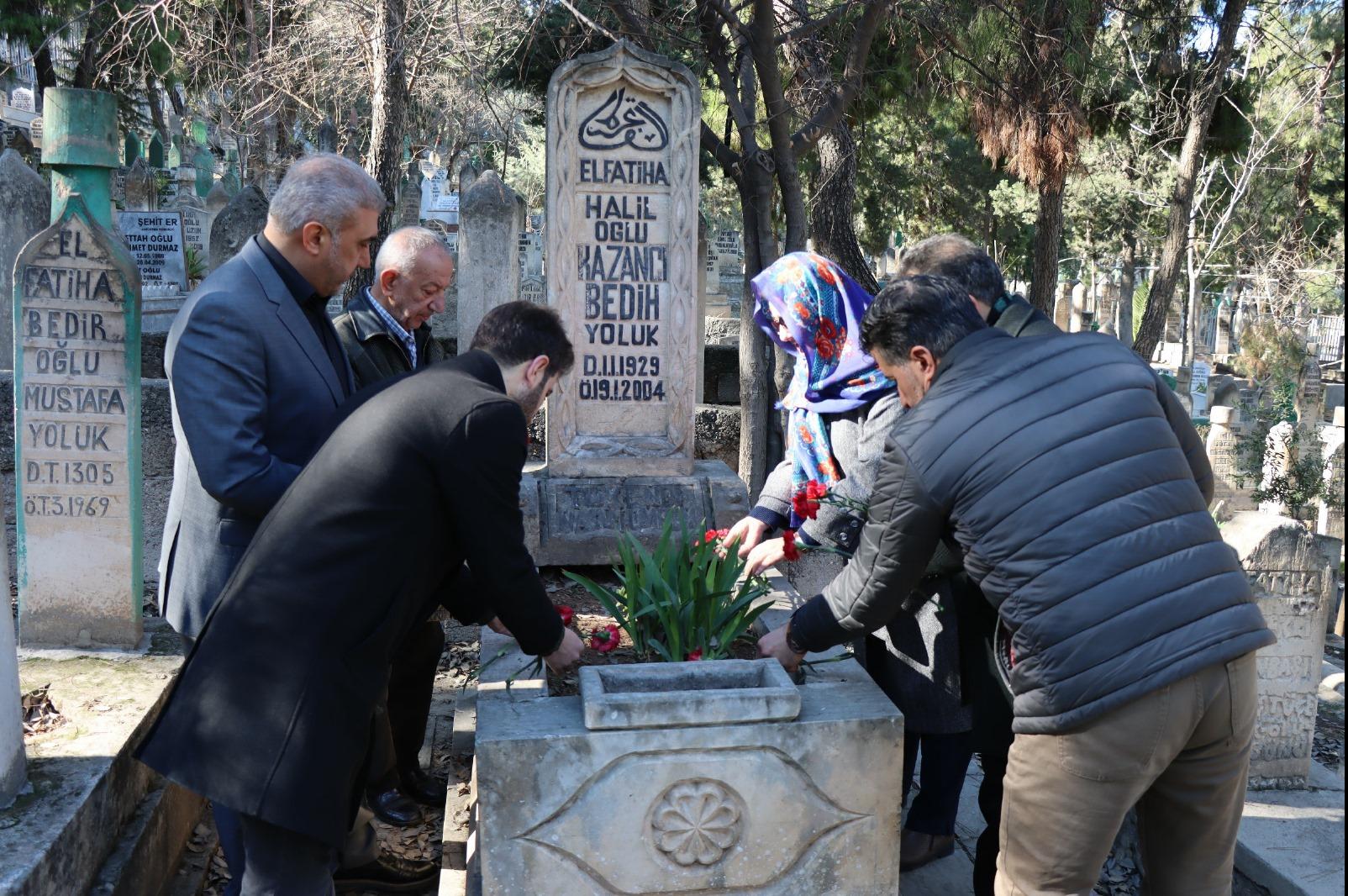 USTA GAZELHAN KAZANCI BEDİH VEFATININ 21. YIL DÖNÜMÜNDE KABRİ BAŞINDA ANILDI