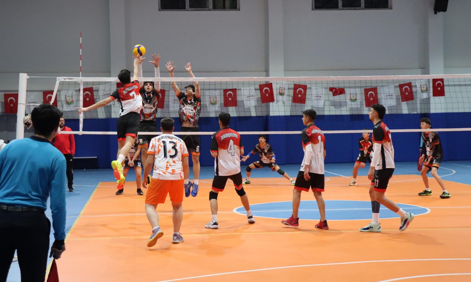 BÜYÜKŞEHİR BELEDİYESİ VOLEYBOL A TAKIMI FİLEDE LİDER