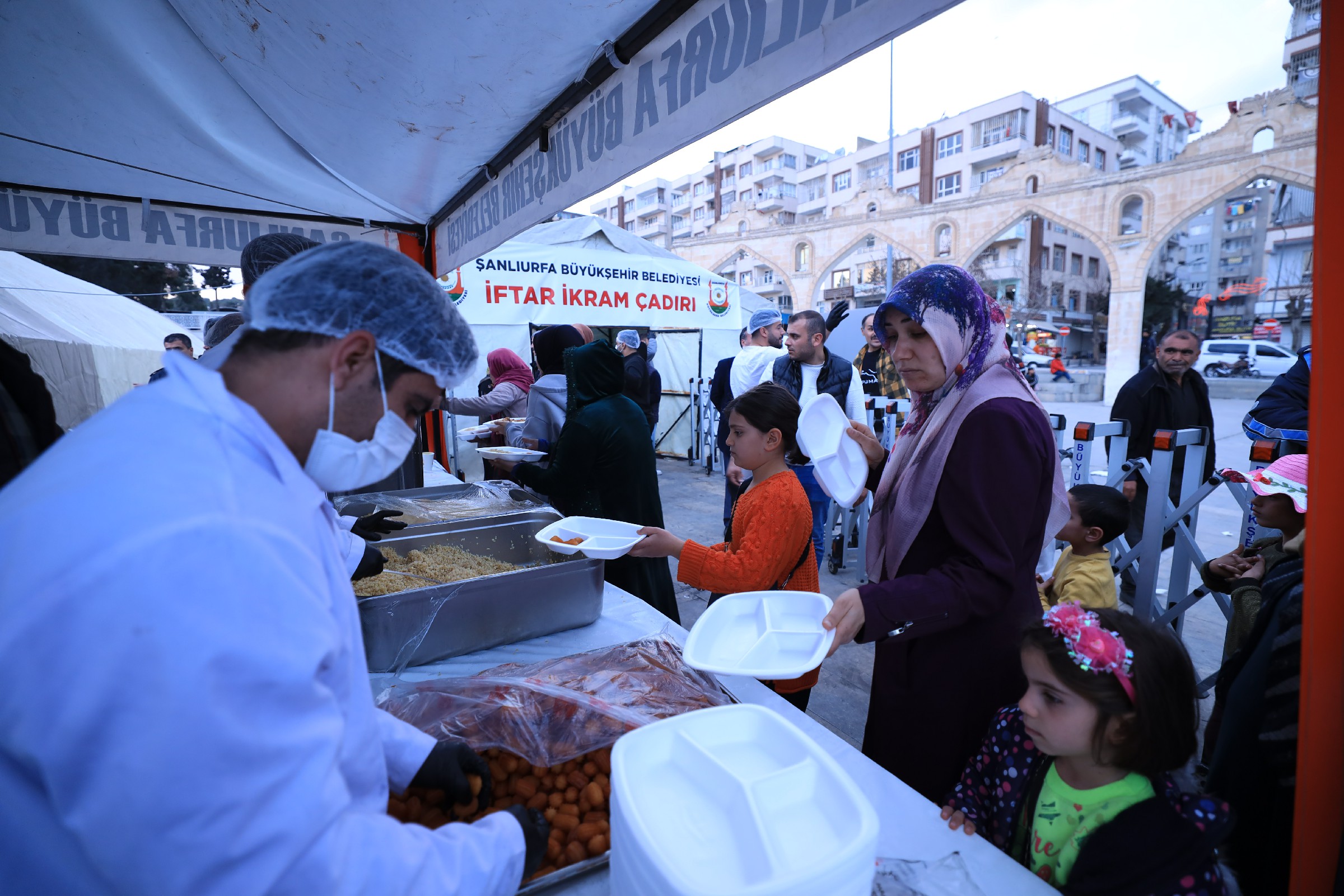 BÜYÜKŞEHİR İFTAR ÇADIRLARI PAYLAŞMANIN VE DAYANIŞMANIN ADRESİ OLDU