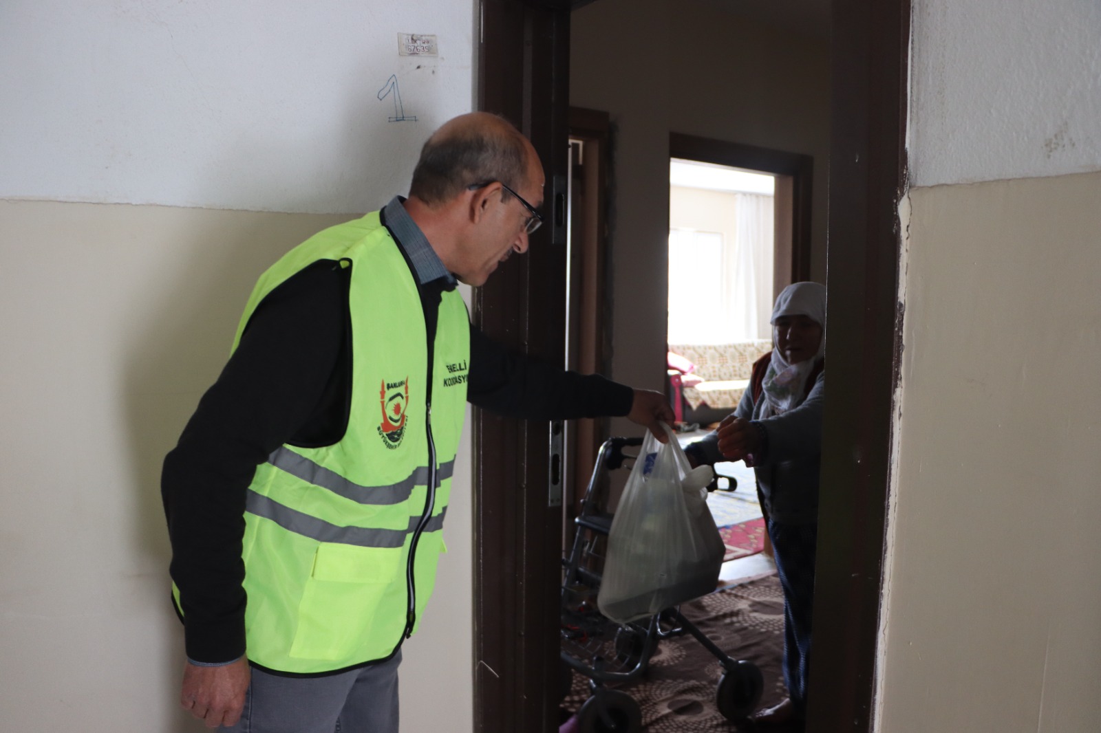 ŞANLIURFA BÜYÜKŞEHİR BELEDİYESİ’NDEN ÖRNEK SOSYAL YARDIM UYGULAMASI